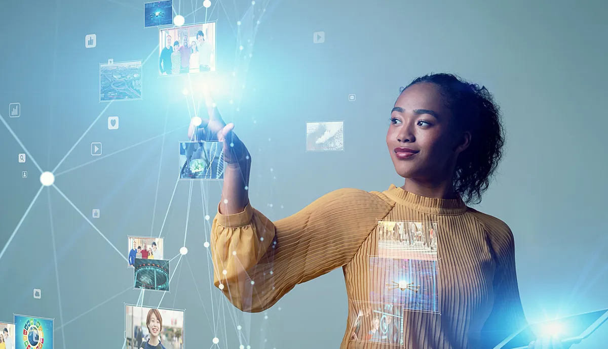 From Gartner recognition to real outcomes: Why uSCALE matters for your IT Strategy // Woman using a vitual desktop